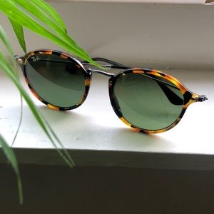 Brand New Ray Bans sunglasses